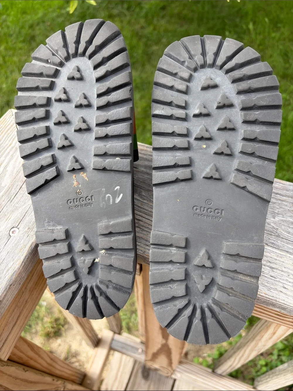 Gucci Black Slide Sandals with Green and Red Stripe size 5 boys.